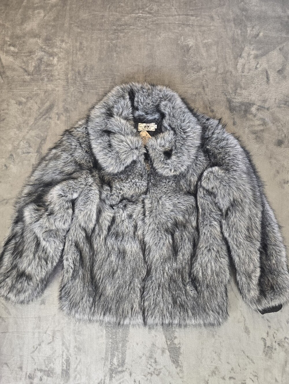 Short Length Silver Fox Style Faux Fur Jacket Size Small Gray New NWT